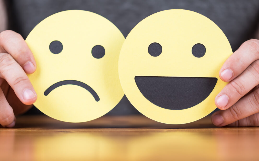 Zwei Smileys. Einer ist traurig, einer lacht.